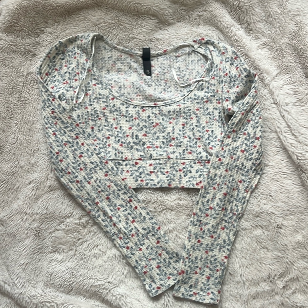 comfy long sleeve crop top!
